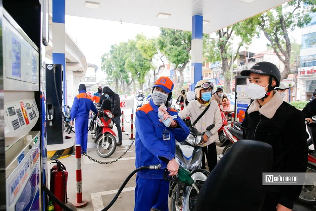 Từ 15h30 ngày 9/4, giá xăng dầu có loại giảm gần 10.000 đồng/lít