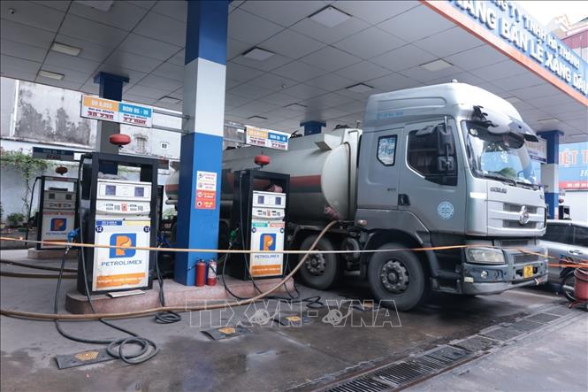 Bộ Tài chính: Giảm thuế xăng dầu, nâng mức giảm trừ gia cảnh cho y tế và giáo dục