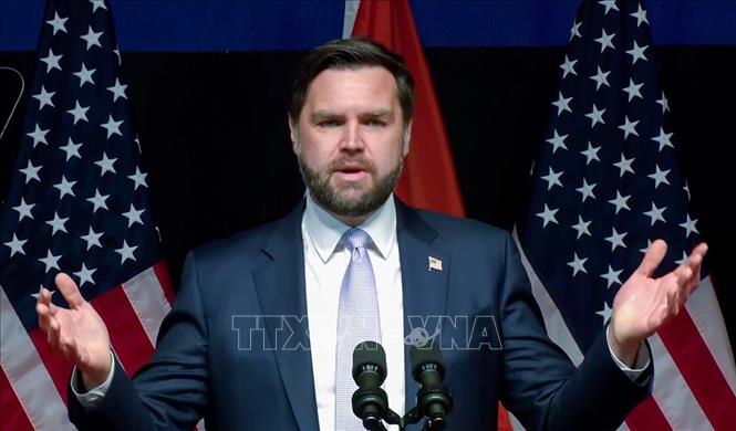 Phó Tổng thống Mỹ lên đường tới Pakistan để đàm phán, cảnh báo Iran ngay tại đường băng