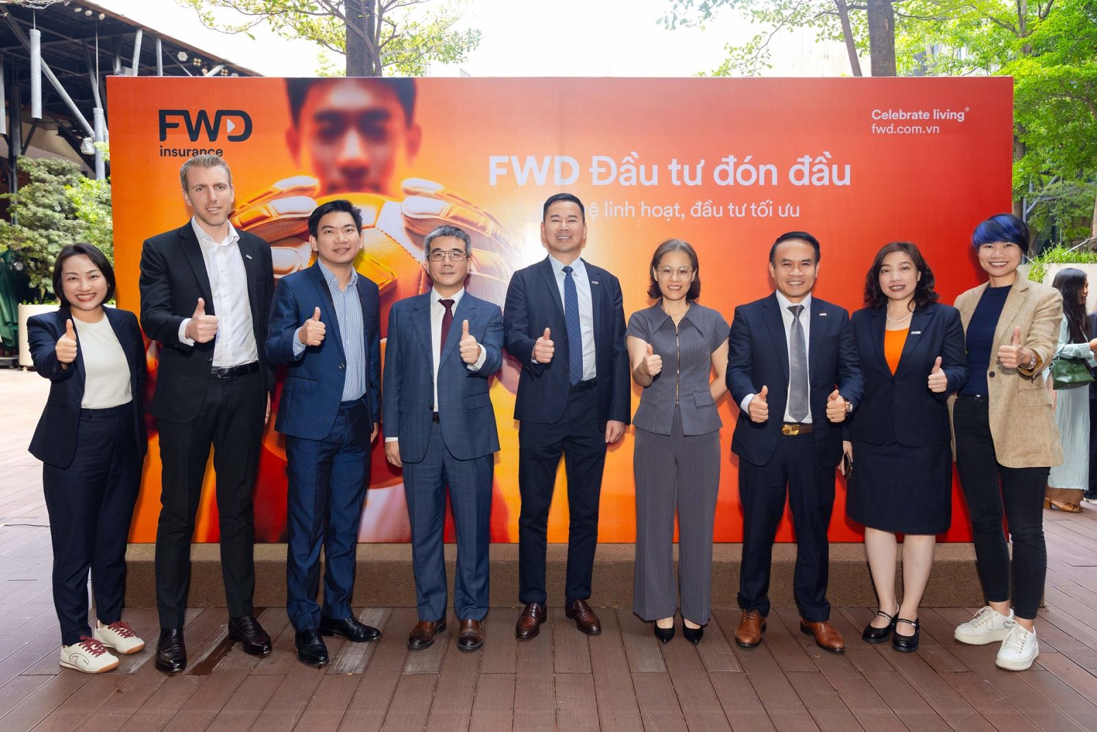 Lãi ròng tăng 6 lần dưới thời CEO gốc Việt, đế chế bảo hiểm của gia đình tỷ phú Lý Gia Thành 
