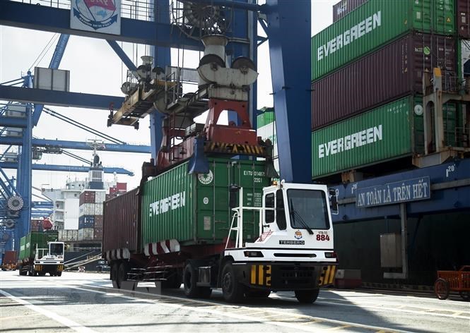 Việt Nam trước cơ hội tái định hình thương mại toàn cầu