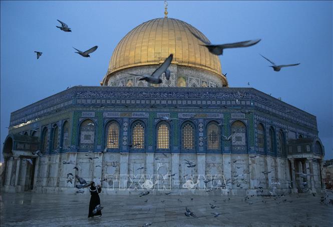 Các thánh địa tại Jerusalem mở cửa trở lại, trên 100.000 tín đồ Hồi giáo dự lễ cầu nguyện