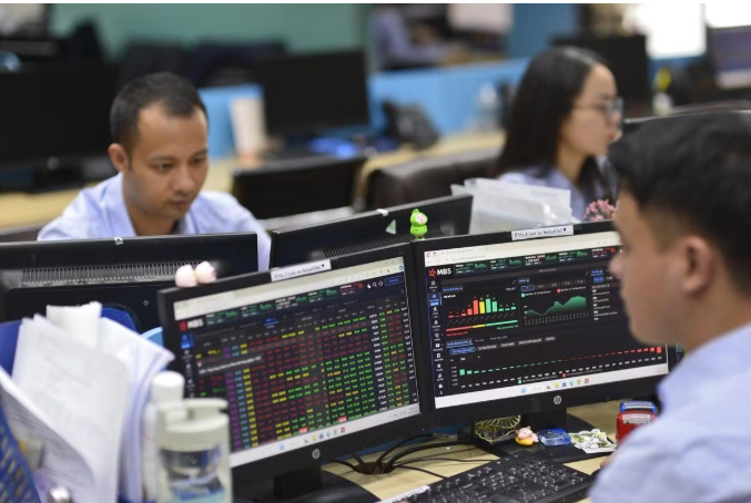 Chứng khoán đã tạo đáy ngắn hạn, tuần tới sẽ bứt phá hay tiếp tục rung lắc?