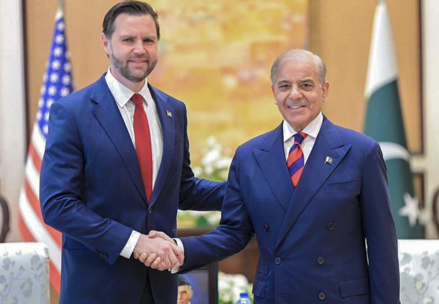 Nóng trong tuần: Iran-Mỹ khởi động đàm phán tại Islamabad; Artemis II kết thúc sứ mệnh lịch sử