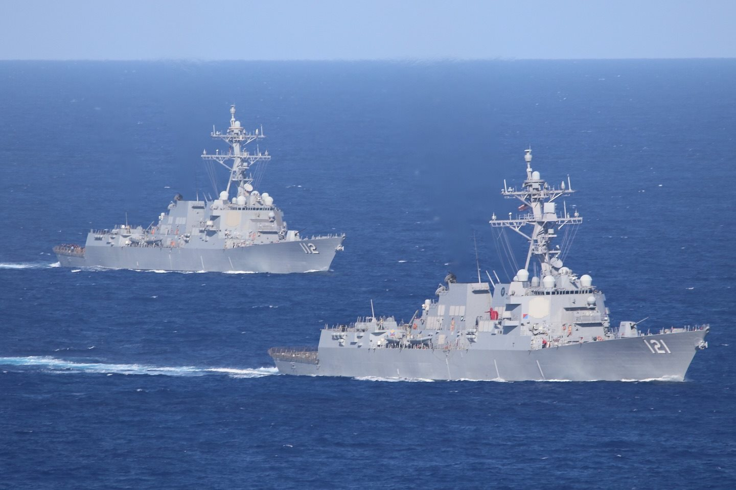 2 chiếm hạm của Hải quân Mỹ xuất hiện tại eo biển Hormuz – sắp làm 1 việc cả thế giớI cùng mong chờ