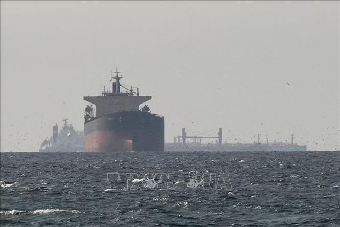 Vận tải qua eo biển Hormuz ‘tê liệt hoàn toàn’ sau quyết định phong tỏa của Tổng thống Trump