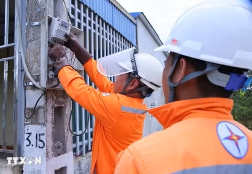 Nắng nóng diện rộng, nhu cầu tiêu thụ điện lập nhiều kỷ lục mới