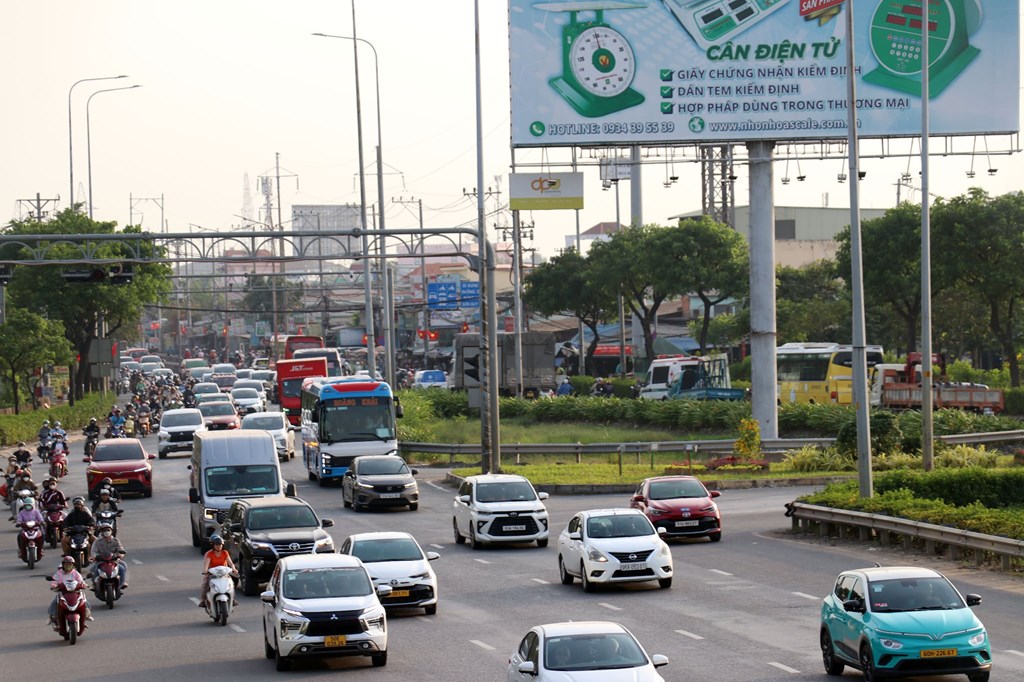TP. Hồ Chí Minh gỡ “nút thắt” về cơ chế, hạ tầng giao thông