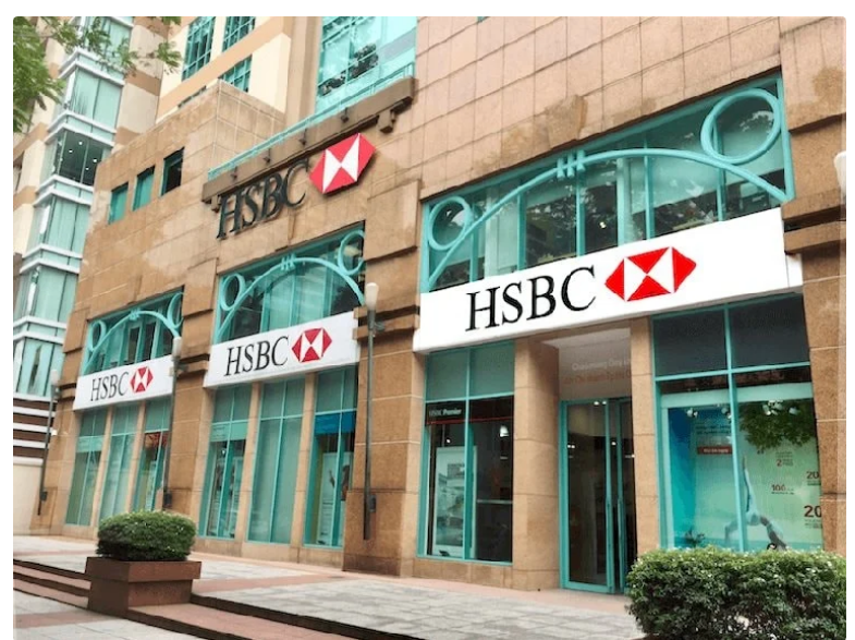 Thu nhập bình quân nhân viên một ngân hàng gần 1 tỷ đồng một năm