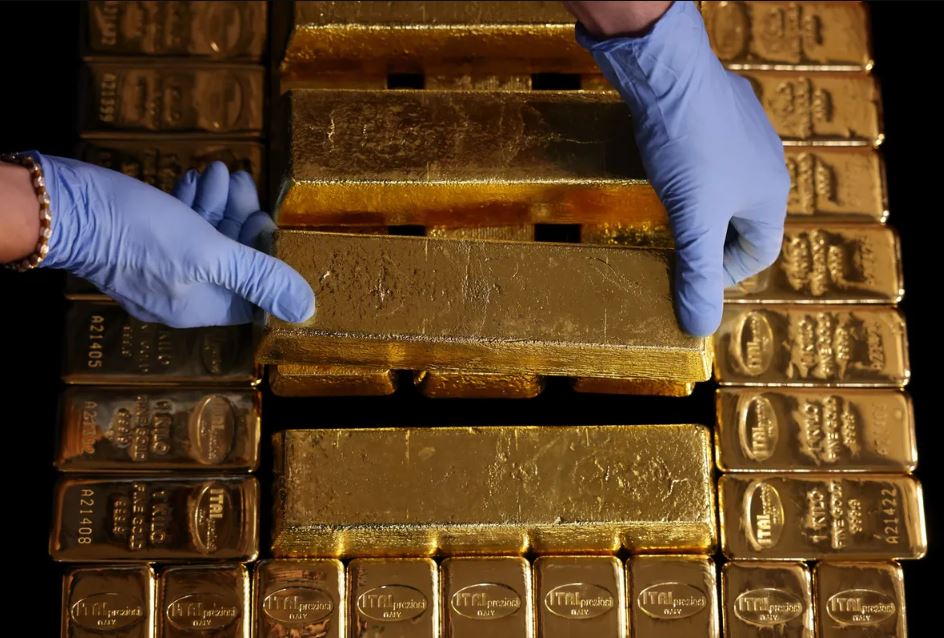Giá vàng giảm sâu khi ngân hàng trung ương bán ra để chống đỡ khủng hoảng?