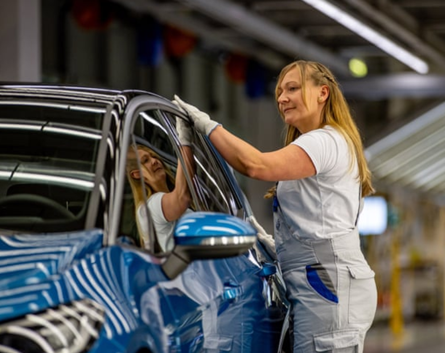 Bất ổn Trung Đông làm 'tăng tốc' cuộc chuyển dịch xe điện ở châu Âu