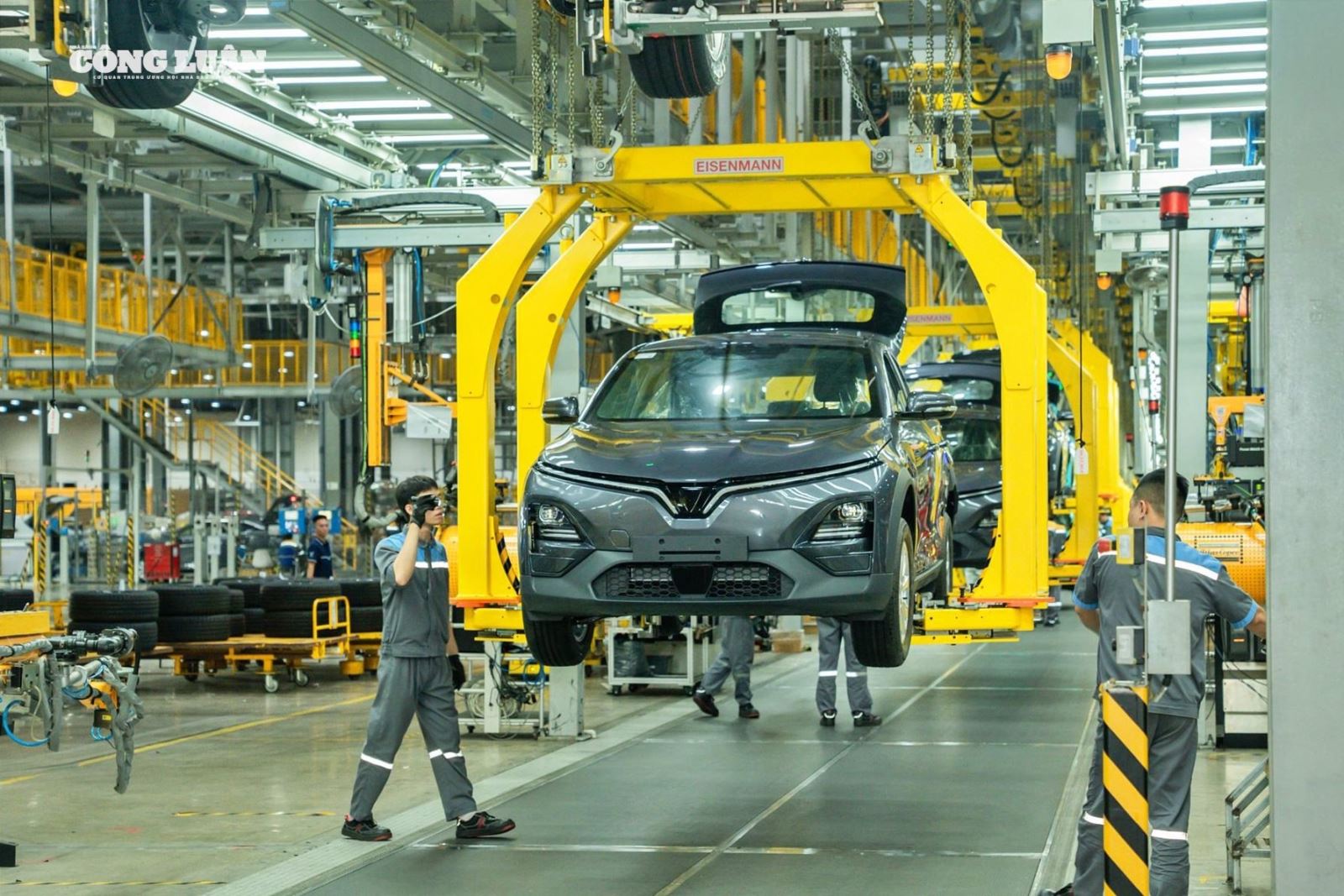 Đề xuất tiếp tục miễn lệ phí trước bạ với ô tô điện đến hết 2030