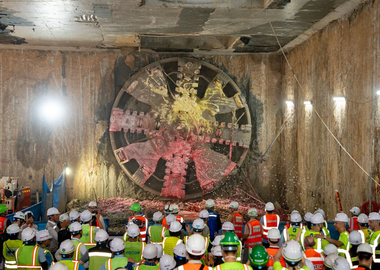 Thiết kế riêng cho tuyến metro hơn 34.000 tỷ đồng, 'quái vật' 850 tấn từ Đức chính thức đào thông 4km hầm dưới lòng Hà Nội