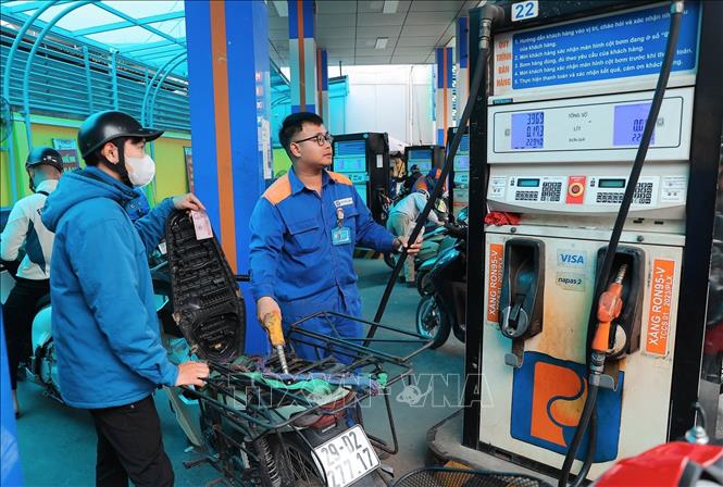 Bộ Công Thương thông báo giảm loạt thuế xăng dầu từ 0 giờ ngày 16/4