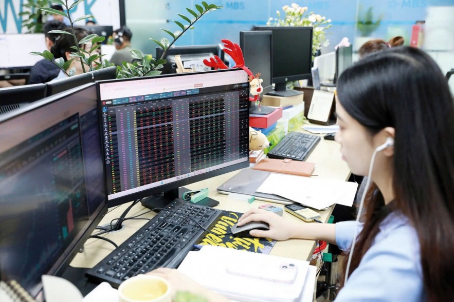 Áp lực pha loãng phía sau làn sóng tăng vốn công ty chứng khoán