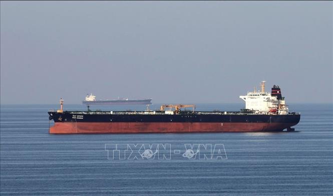 Xuất khẩu hàng hóa qua eo biển Hormuz sụt giảm mạnh