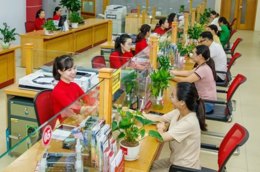 Lãi suất ngân hàng giảm, kênh gửi tiết kiệm còn hấp dẫn?