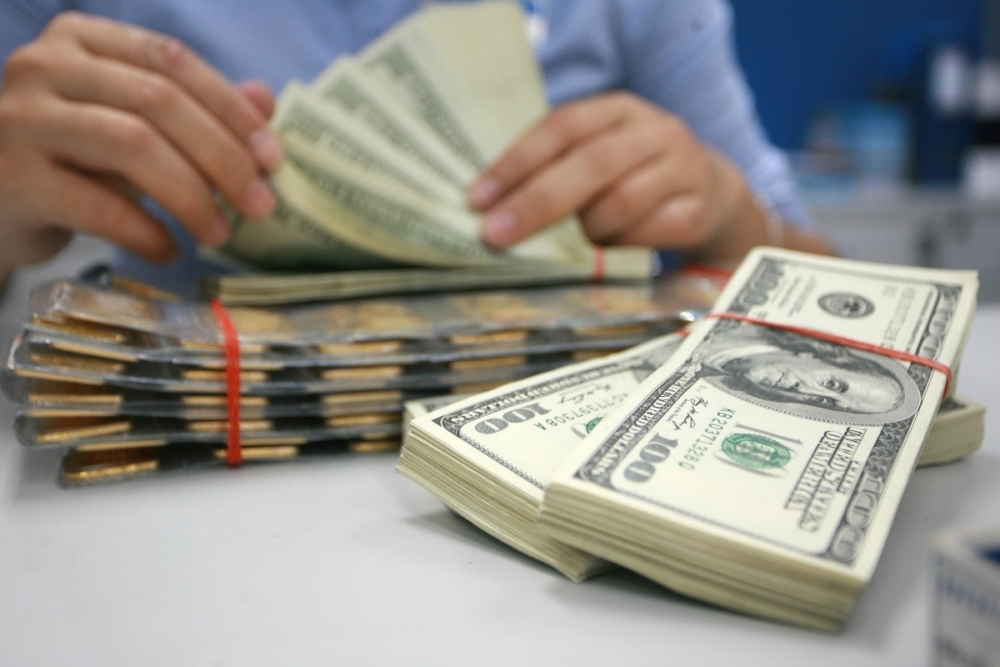 Tỷ giá đứng trước sức ép mới khi lãi suất giảm đồng loạt