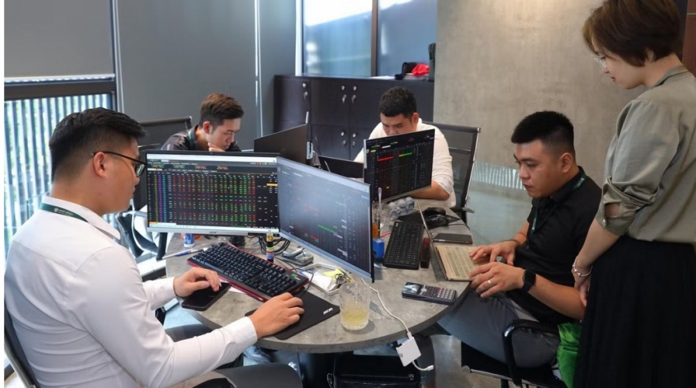 VN-Index trước ngưỡng 1.850 điểm - Tích lũy tạo nền hay sớm bứt phá?