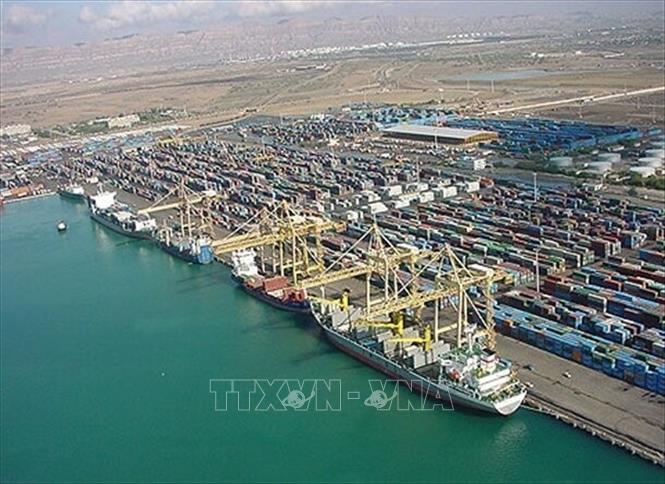 Giao thông qua eo biển Hormuz 'đóng băng' sau vụ Mỹ bắt giữ tàu Iran