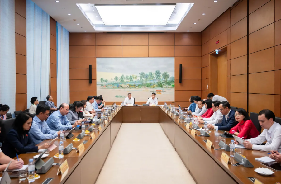 Thủ tướng: Chắc chắn phải nâng mức ngưỡng chịu thuế với hộ kinh doanh