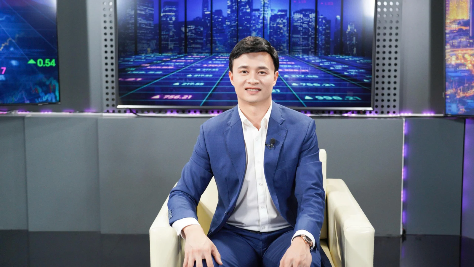 Thấy gì từ sự phân hóa của dòng tiền?