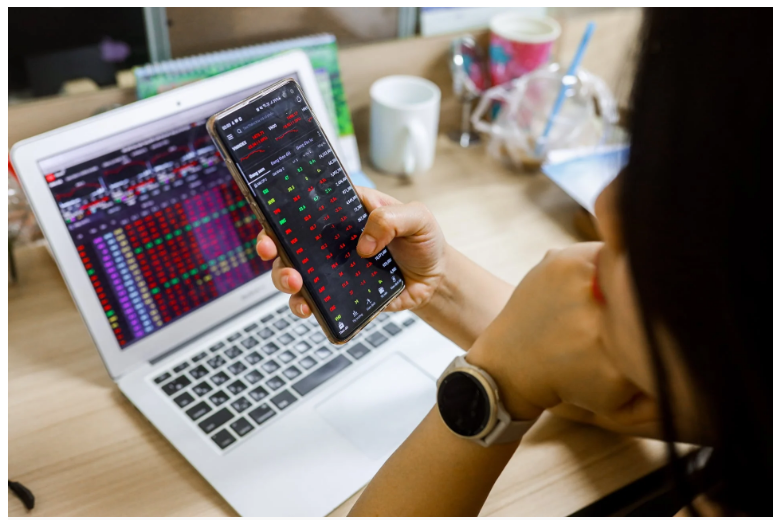 VN-Index lập đỉnh, nhiều quỹ đầu tư vẫn 'hụt hơi'
