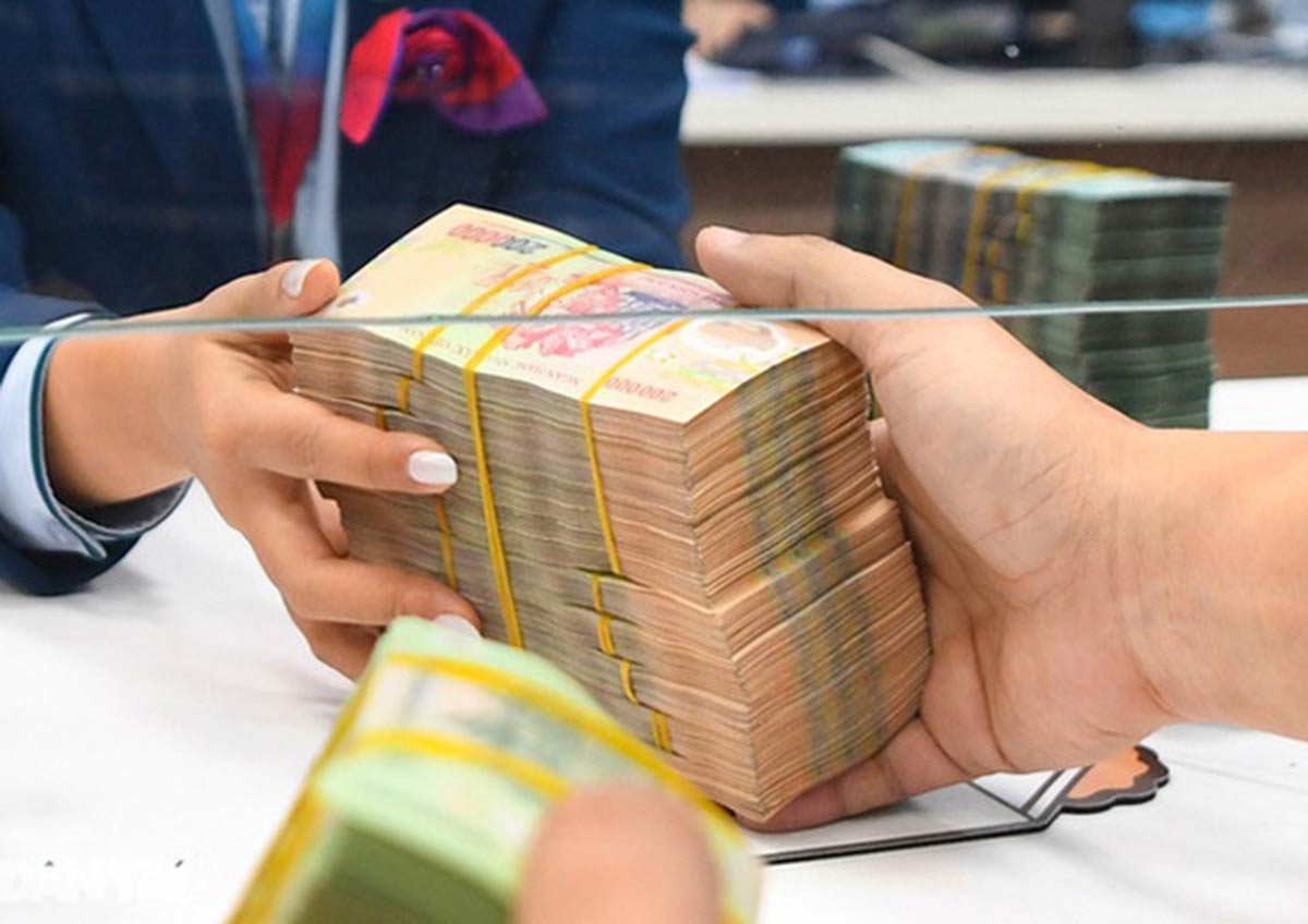 Tiền gửi của người dân vào ngân hàng lập kỷ lục