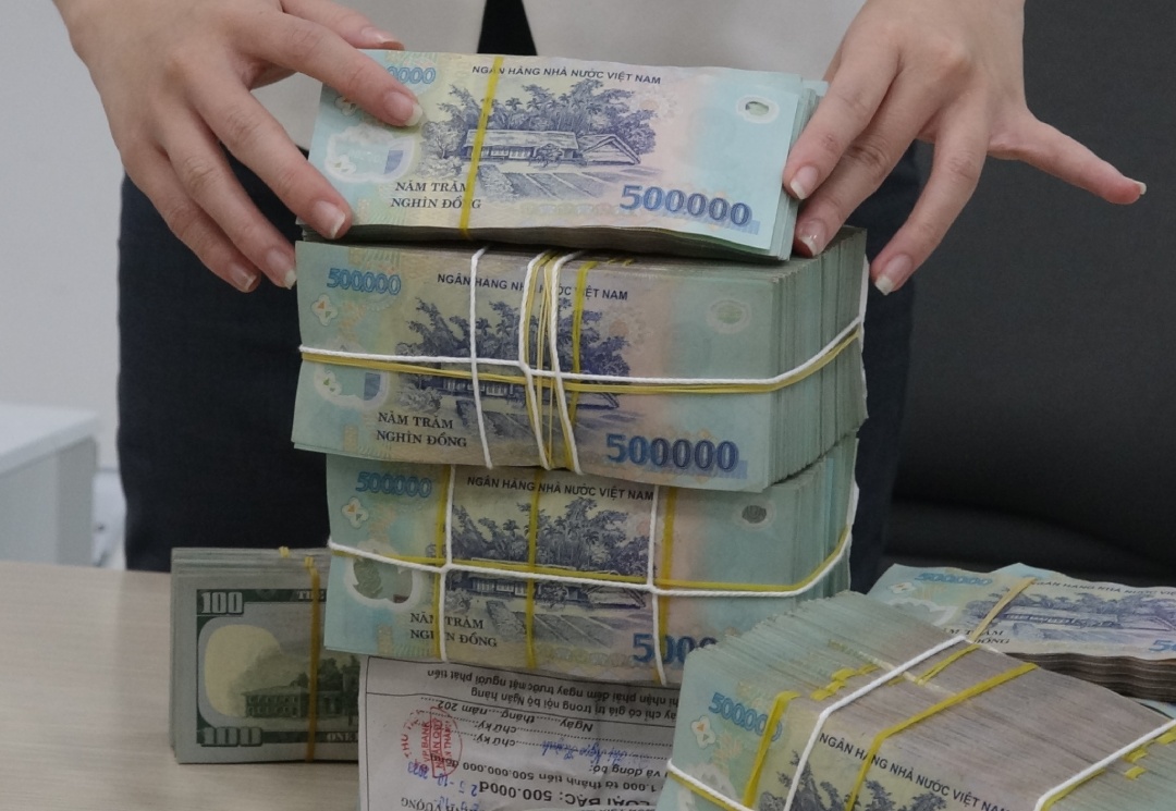 Sức ép lên hệ thống ngân hàng vẫn còn hiện hữu