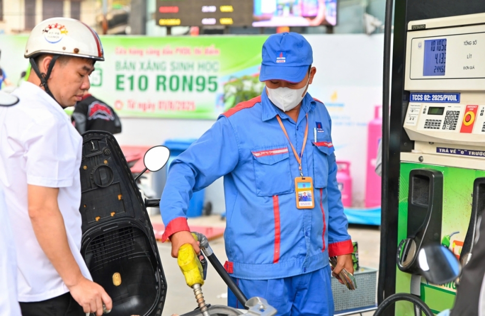 Giá bán xăng dầu trong nước đồng loạt giảm mạnh từ 16h ngày 2/7