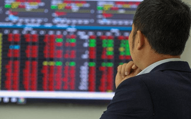 Tiền nằm chờ trên tài khoản chứng khoán thấp nhất 6 quý