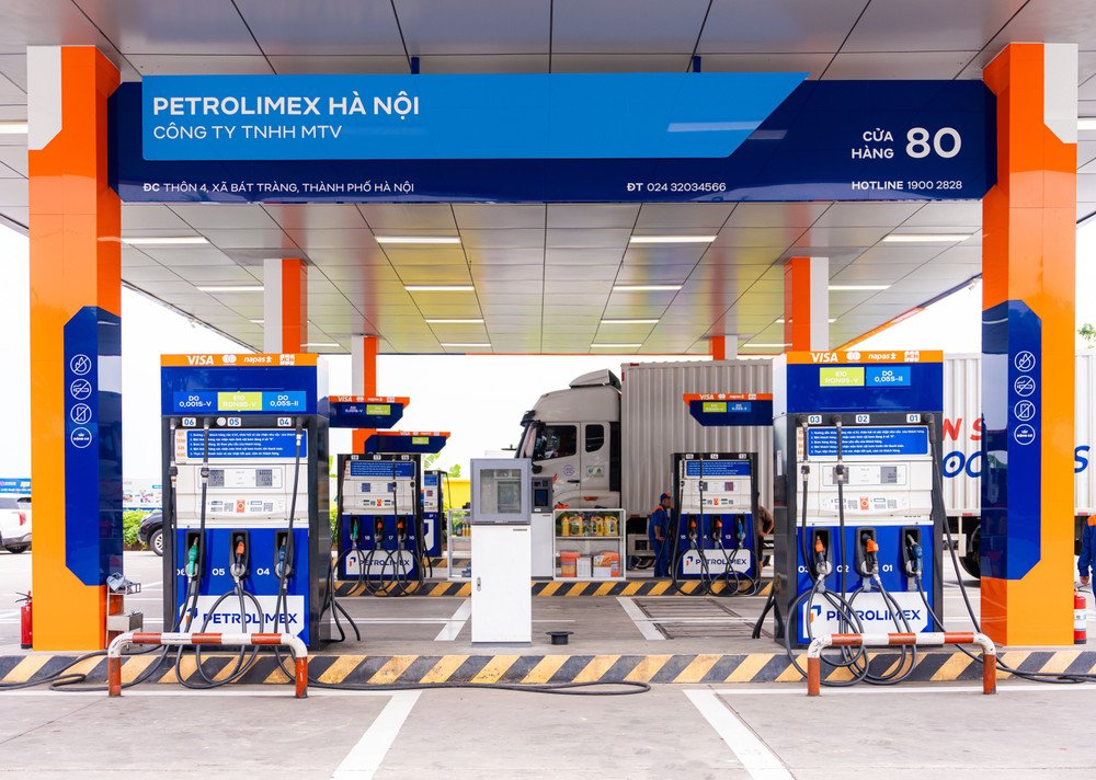 Cửa hàng xăng dầu Petrolimex trong diện mạo mới, hiện đại, đồng bộ hướng tới nâng cao trải nghiệm khách hàng