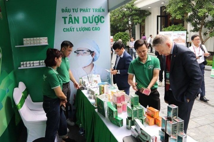 Khách hàng chuộng sản phẩm đông dược cao cấp của Traphaco (Ảnh: Traphaco).