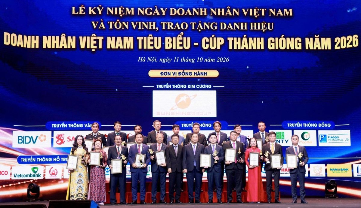 Vinh danh các doanh nghiệp đồng hành với chương trình doanh nhân Việt Nam.