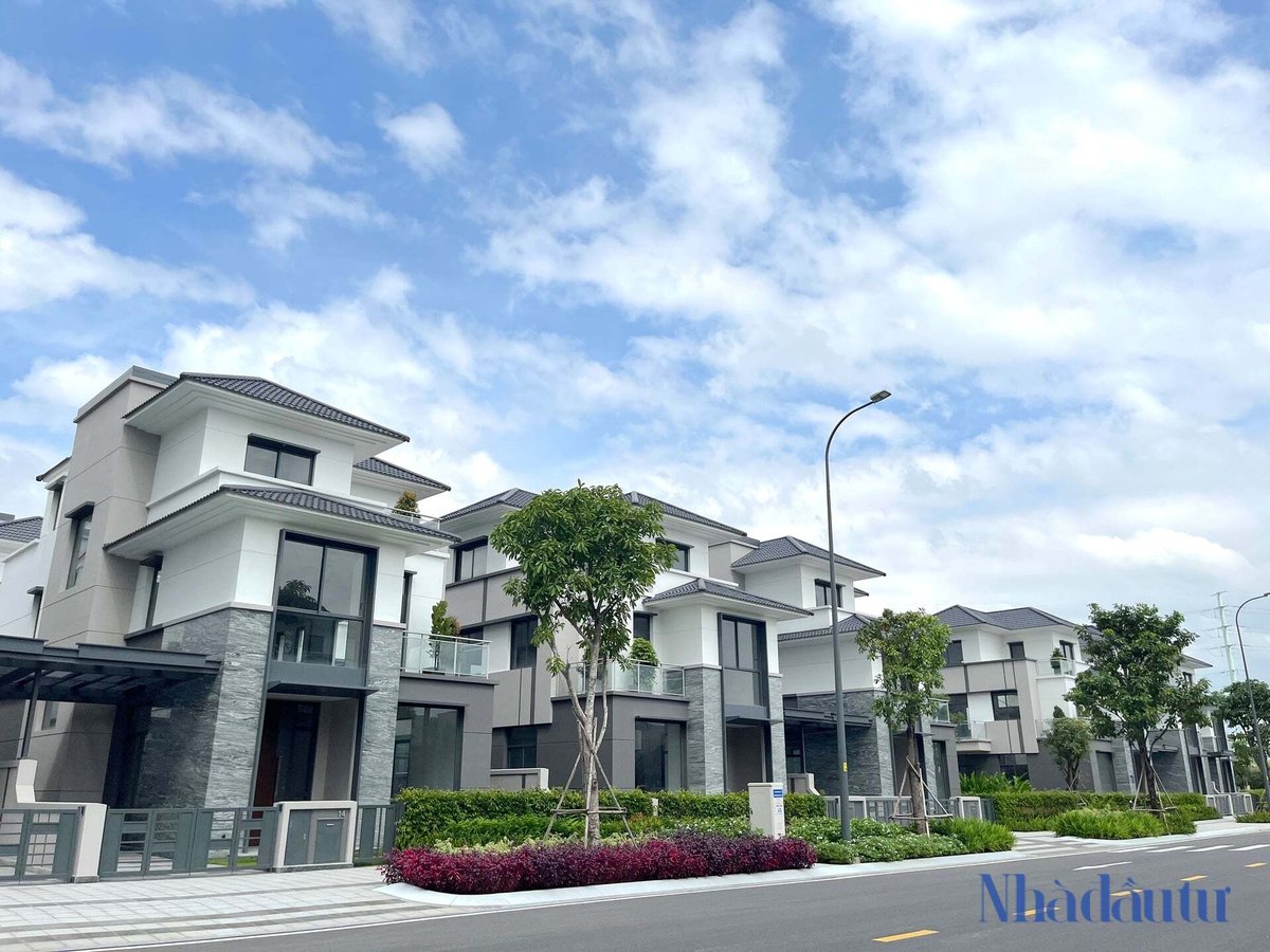 Cổ phiếu bất động sản giảm sâu, có nên bắt đáy?