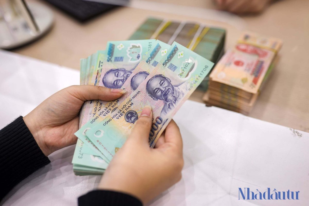 Cổ phiếu ngân hàng chịu sức ép từ yêu cầu giảm lãi suất cho vay