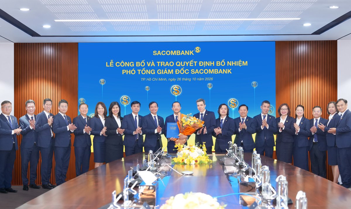 Ban Lãnh đạo Ngân hàng chúc mừng tân Phó Tổng giám đốc Ban Lãnh đạo Ngân hàng chúc mừng tân Phó Tổng giám đốc