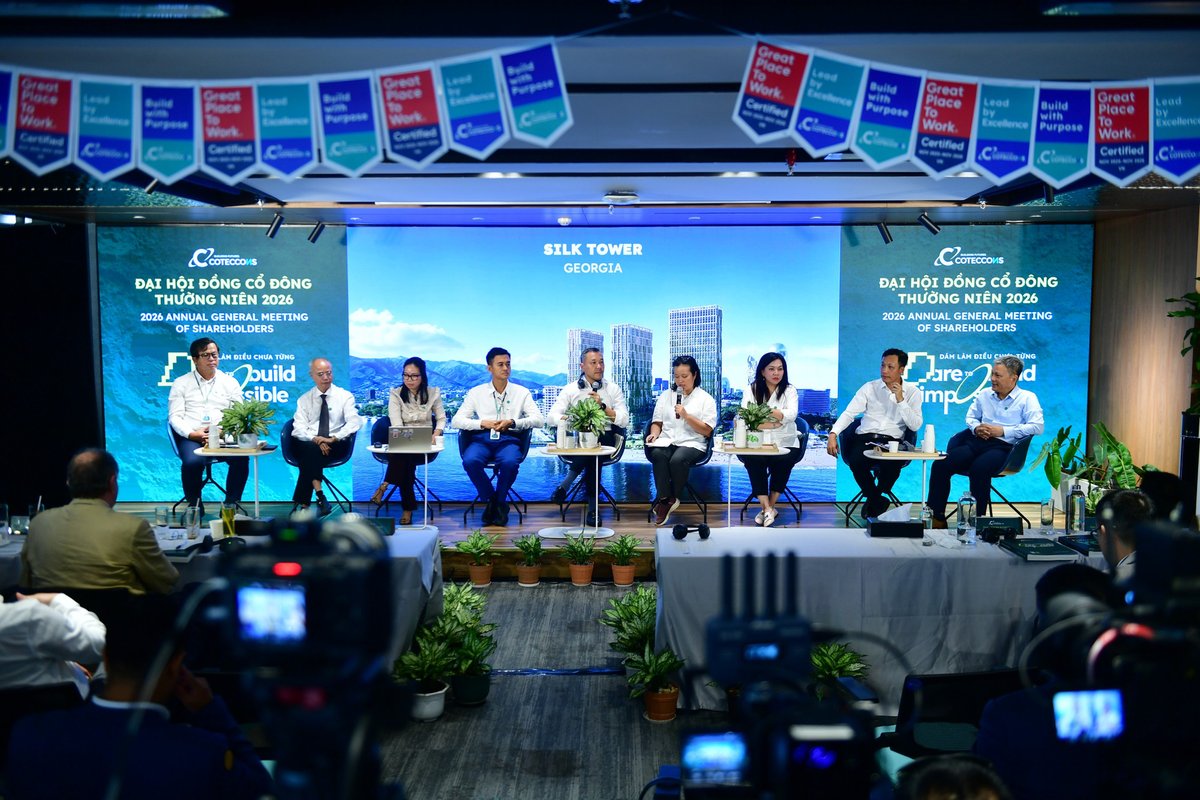 Ban lãnh đạo Coteccons trả lời cổ đông tại Đại hội đồng cổ đông thường niên 2026. tc2.jpg