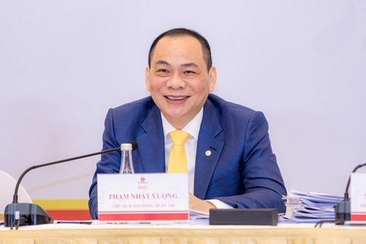 Tỷ phú Phạm Nhật Vượng góp thêm gần nửa tỷ USD vào VinFast Việt Nam. (Ảnh: Vingroup)