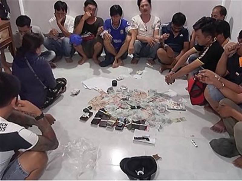 ANH EM ĐẶT XONG BỎ TAY RA