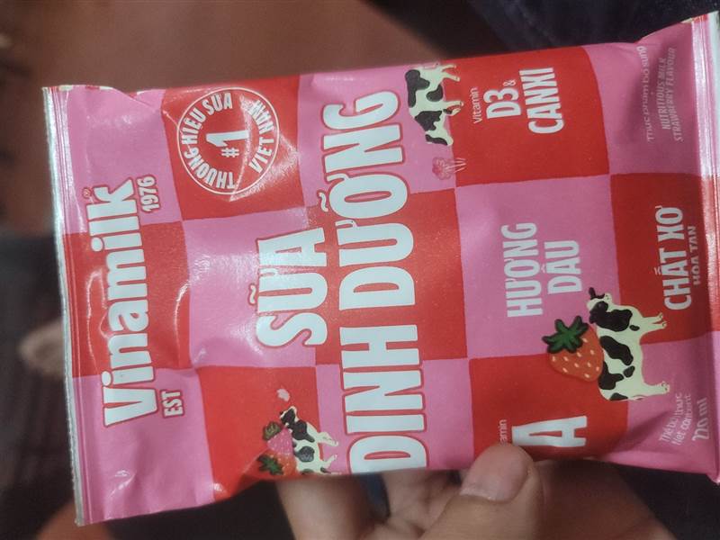 Con hàng dẻ rách. Tụi lồn suốt ngày dai đi dai lại...