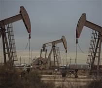 Dầu tăng gần 1% khi dự trữ dầu thô tại Mỹ giảm