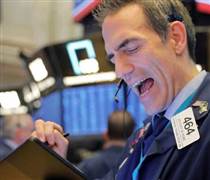 Dow Jones quay đầu giảm sau khi tích tắc vượt ngưỡng 40,000 điểm