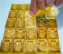 Vàng SJC neo cao 90 triệu: Đấu thầu vàng cần bán cho người mua giá thấp nhất