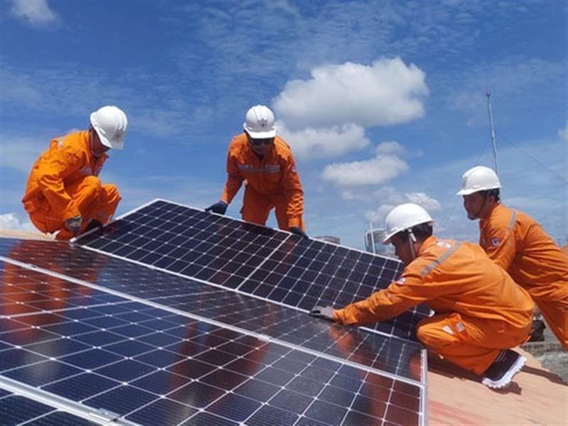 Điện mặt trời xả được lên lưới là "ưu ái, may mắn"