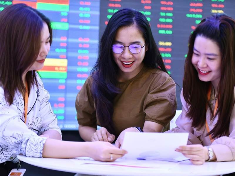 Nâng hạng thị trường chứng khoán, còn chờ gì?