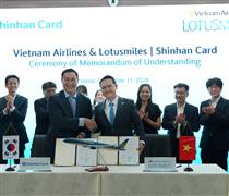 HVN: Vietnam Airlines "bắt tay" Shinhan Card phát hành thẻ đồng thương hiệu