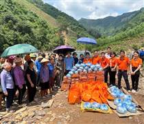 Ngân hàng SHB chi nhánh Lạng Sơn và Phòng Giao dịch Lộc Bình: Thăm, tặng quà các hộ gia đình bị ảnh hưởng cơn bão số 3 tại xã Nam Quan, Xuân Dương