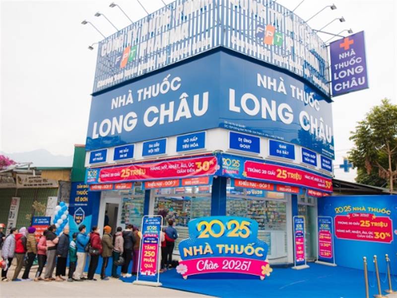 FRT: Tăng trưởng doanh thu 26%, chuỗi Long Châu đóng góp 63%