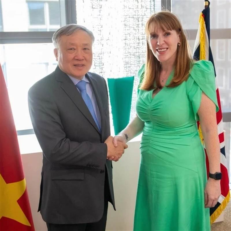 Việt Nam và Anh tăng cường hợp tác phát triển trung tâm tài chính quốc tế
